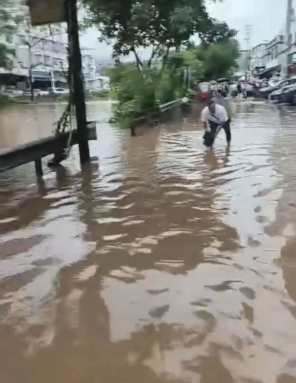 兴泊证券 四川宜宾暴雨致珙县上罗场镇被淹 当地：正在转移群众